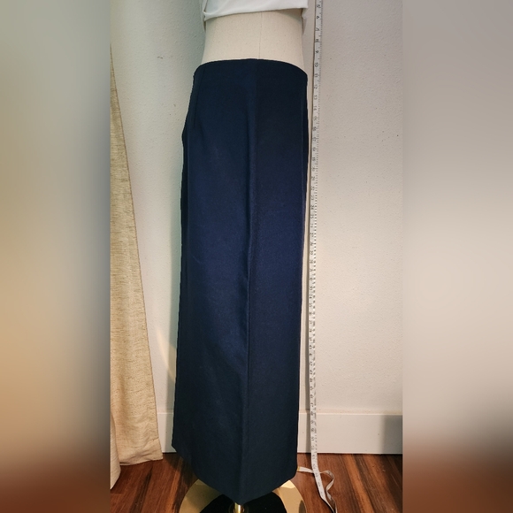 Womens long skirt with left side slit - Picture 2 of 6